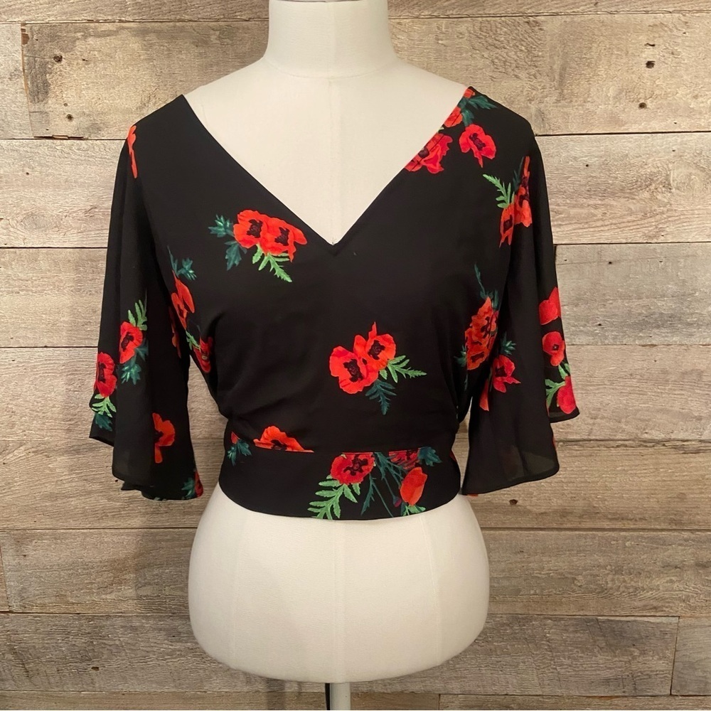 🛍️3/$30 Express flutter sleeve‎ floral tie up cropped top in  size small